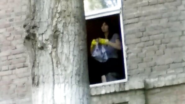 රුසියානු සුරූපිනිය BF ට ඇගේ අපතට කෙලවන්න ඉඩ දුන්නා