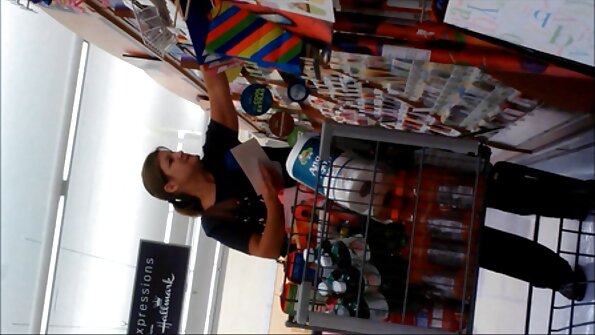 කෙල්ලෝ දෙන්නෙක් සෝෆා එකේ 69 ඉරියව්වෙන් පුක ලෙවකනවා