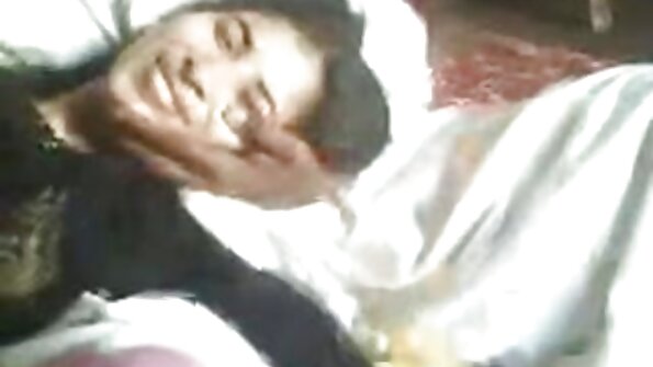 ලස්සන angelface Tiffany Tatum සම්පාදනය කිරීමේදී කම්මුලකින් ආවරණය වී ඇත