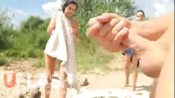 ස්පාඤ්ඤයේ සරාගී බැල්ලිය ඇගේ මහත පුකේ තොල් ලෙවකයි