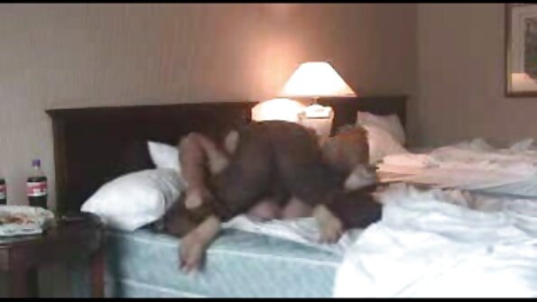 විශ්මයජනක රුසියානු දුඹුරු හිසකෙස් ආකෘතියට දැන් විශාල පෙකර් අවශ්ය වේ