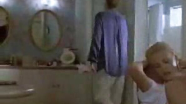 සරාගී දැරිය විට්නි රයිට් ඇගේ කොල්ලය රමොන් නොමාර් විසින් පැහැරගෙන ඇත