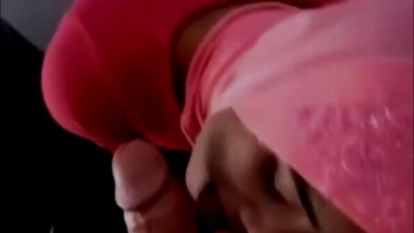 සරාගී යුවතියන් පිරිමි ළමයෙකු සමඟ සිටින අතර ඔවුන් දෙදෙනාම ඔහුගේ පිත්ත ලබා ගනී