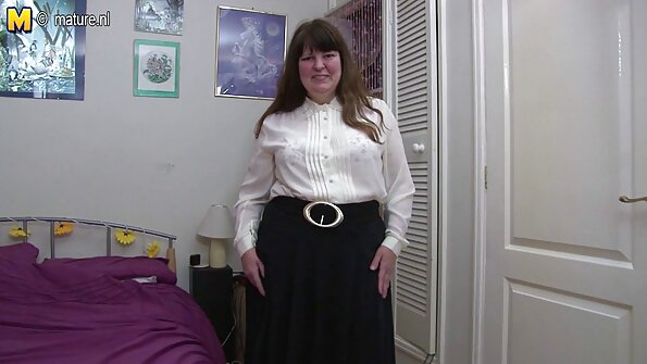 බ්‍රිට්නි ඇම්බර් සහ ලිලී මූන් ප්‍රේමණීය ගැහැණියන් ප්‍රේම කිරීම භුක්ති විඳිති