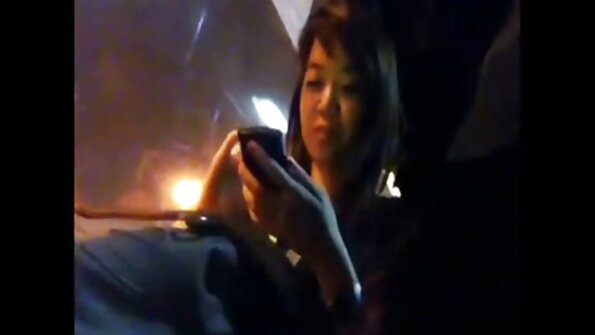 අලංකාර ලෙස්බෝ මී පැණි දෙකක් නරක සැසියක් පවත්වයි