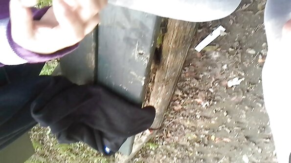 සරාගී දෙය නම් ඇගේ කට ඇතුලේ දික්කසාදයක් තේජාන්විත සිදුරකට දැමීමයි